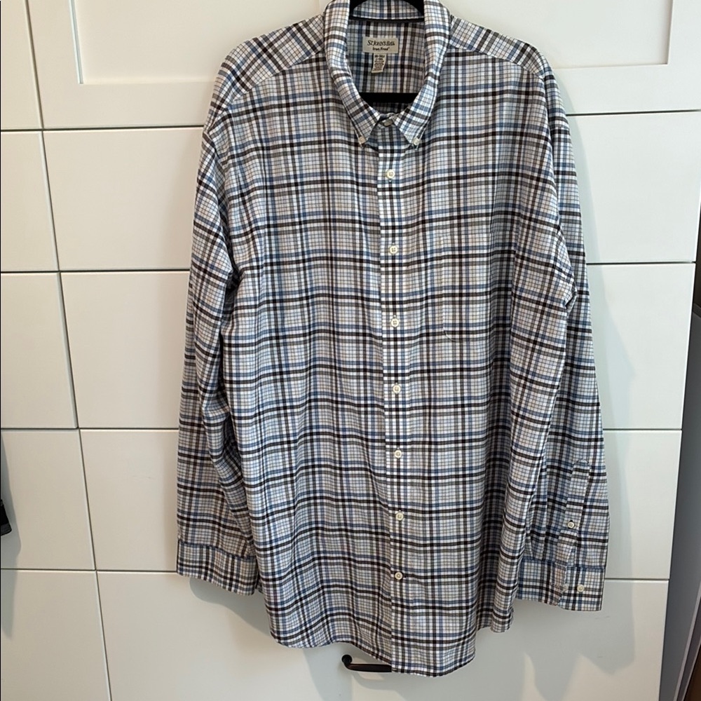 St. John’s Bay long sleeve shirt
Iron free 
Size 3 XL tall men’s